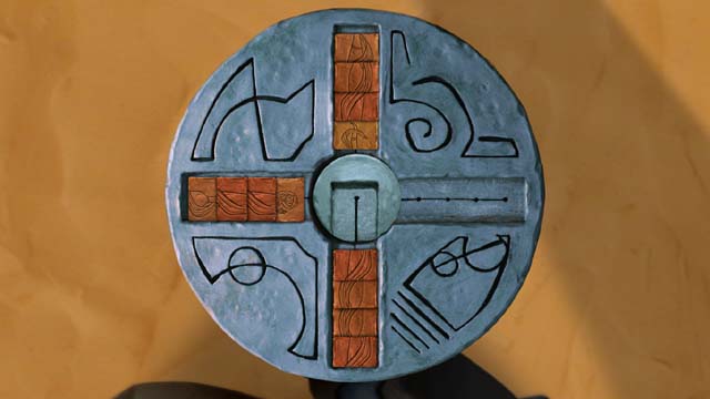 At first move two darker squares from the right arm to the bottom, then first one light square with pattern move to the left arm and the second move up - Towers entrance - Third tower - Armikrog - Game Guide and Walkthrough