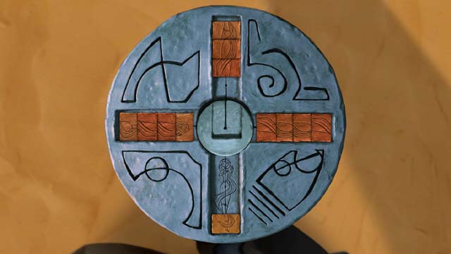 Move four darker squares from the bottom to the right arm - Towers entrance - Third tower - Armikrog - Game Guide and Walkthrough