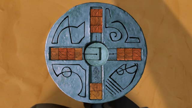 Move three darker squares from the bottom to the top - Towers entrance - Third tower - Armikrog - Game Guide and Walkthrough