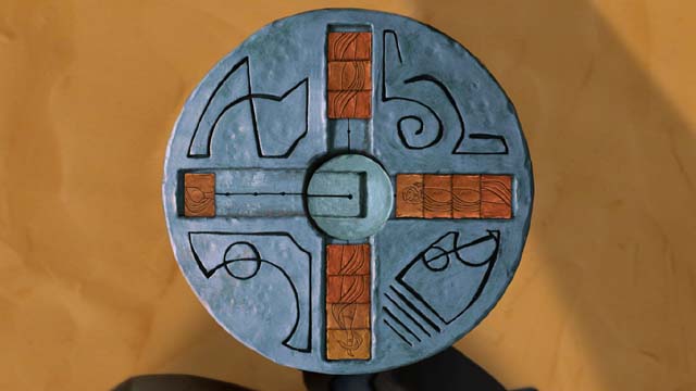 Now move light square with pattern from the left arm to the right and two darker squares to the bottom - Towers entrance - Third tower - Armikrog - Game Guide and Walkthrough