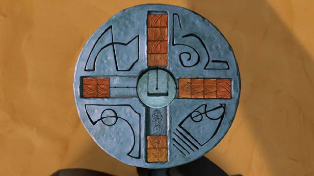 Move light square with pattern from the left arm to the top of the cross - Towers entrance - Third tower - Armikrog - Game Guide and Walkthrough