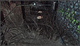 Turn left after reaching the spot marked in screenshot #1 - Batman trophies (01-08) | Industrial District - Industrial District - Batman: Arkham City Game Guide