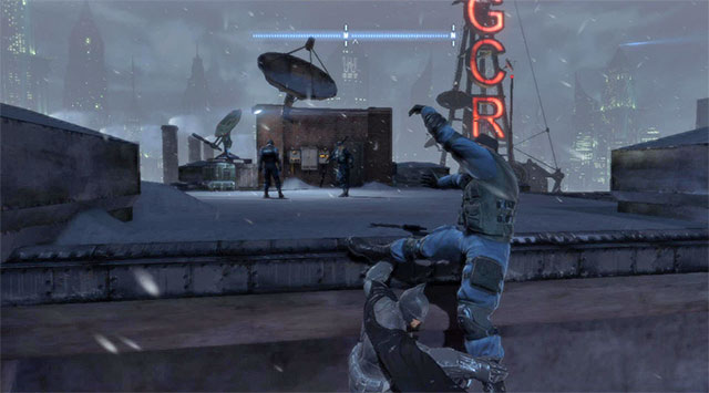 It is worthwhile to throw one of the police officers off the rooftop - Solve the crime scene inside Lacey Towers | Main storyline - Main storyline - Batman: Arkham Origins Game Guide