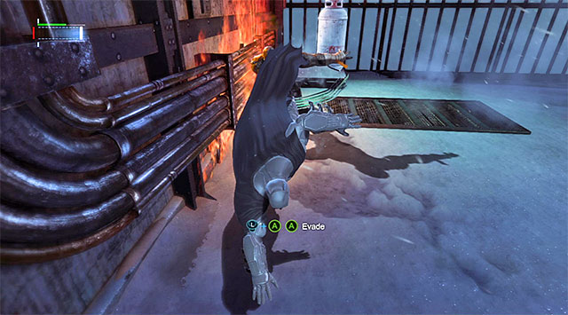 After you start fighting Killer Croc, focus mainly on performing correct dodges (by leaning the analog stick to the side + double-tapping the button that the game tells you to), thanks to which you will avoid taking damage from the bosss strong attacks (the screenshot) - Killer Croc | Boss fights - Boss fights - Batman: Arkham Origins Game Guide