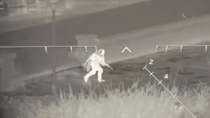 The remaining teams dont move out of hiding, but are waiting for the enemy to make a move and monitor the area with sniper rifles - often equipped with a thermal vision scope - Warzone: Course of the match - Basics - Warzone Guide