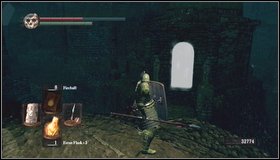 Take the item out of the chest [1] and head towards the foggy passage - New Londo Ruins - Lower level | Walkthrough - Walkthrough - Dark Souls Game Guide & Walkthrough
