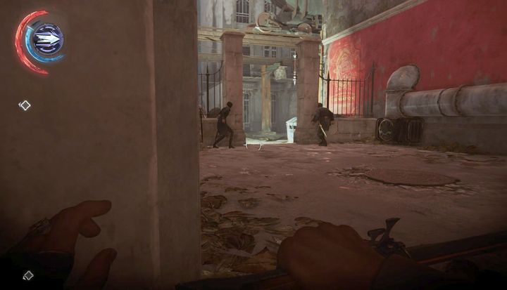 Attack the thief on the left side as soon as the conversation ends. - Enter the Carriage Station | Mission 4 - Mission 4 - The Clockwork Mansion - Dishonored 2 Game Guide