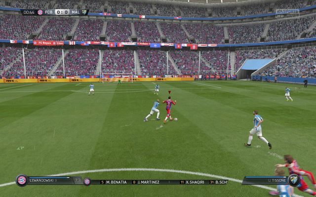 Fighting for the best possible position during free shots or corners is usually associated with pushing your way through the enemy players, while looking for a suitable position for taking a shot at the goal - and this is how it goes in FIFA 15 - Field players - Playing as single players - FIFA 15 - Game Guide and Walkthrough