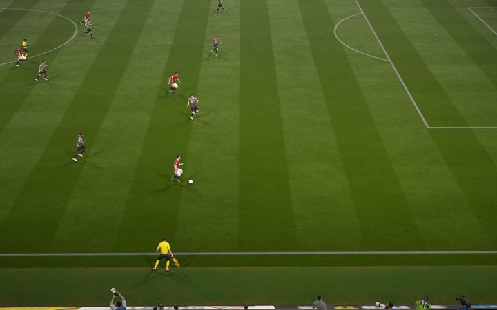 If you have a very fast player on the wing, then it is worth it to quickly accelerate and try to pass the defender - this will regularly result in you player entering the penalty area with the possibility of executing a precise ground pass or backing up the ball to a lone player in front of the pena - Finalizing the play | Attack - Attack - FIFA 17 Game Guide
