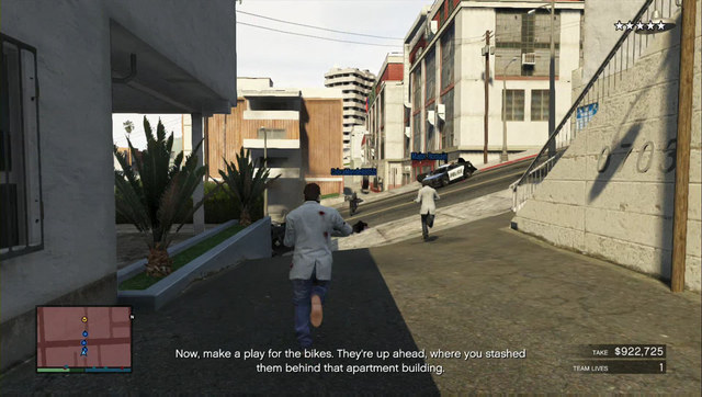Escape along side alleys and take the motorcycles - GTA Online Heists: Heist 5, Pacific Standard - Heists (DLC) - GTA Online Guide