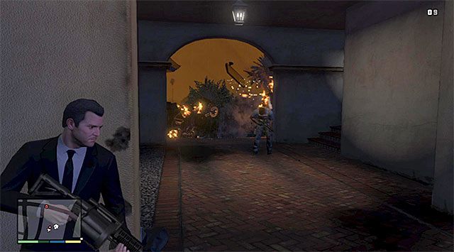 It is a good idea to blow up cars in the driveway - GTA 5: Meltdown walkthrough - Main missions - GTA 5 Guide