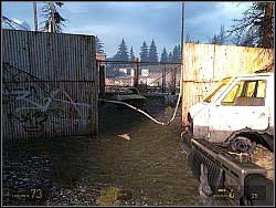 Head towards a tunnel and watch out for crawling zombies and headcrabs - Under the radar p. I - Walkthrough - Half-Life 2: Episode Two Game Guide & Walkthrough