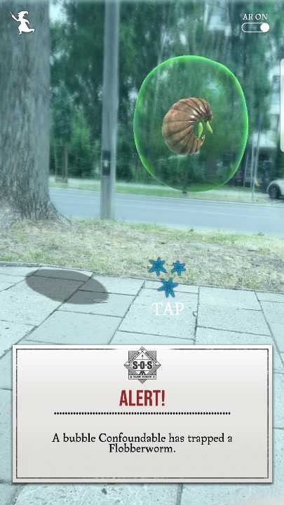 If you aim the stars correctly, they will turn blue - Catching magical creatures in Harry Potter Wizards Unite - Basics - Harry Potter Wizards Unite Guide