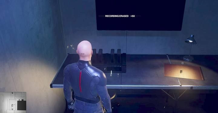 On the desk there is a password to a computer in the form of a USB stick and a device with recordings from cameras. - Hitman 2: Preparations for arrival of the target - Nightcall walkthrough - Nightcall (Hawkes Bay) - Hitman 2 Guide