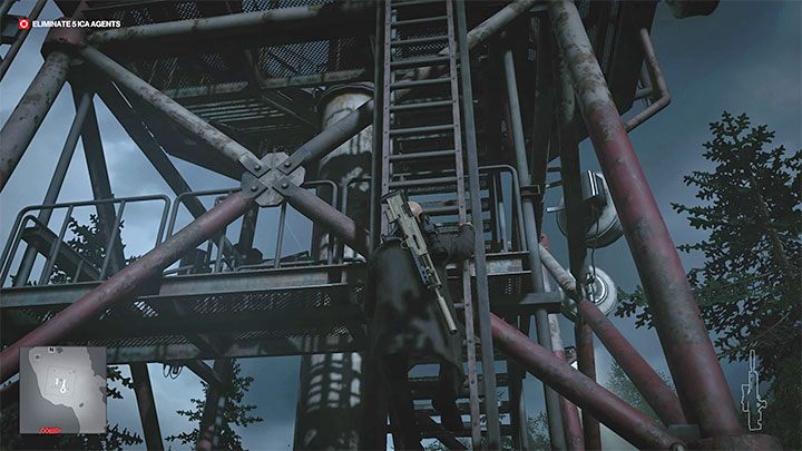 Use the lockpick / crowbar on the gate at the tower - Hitman 3: Assassination of Agent Green (The Scout) - Berlin, walkthrough - Apex Predator - Berlin - Hitman 3 Guide