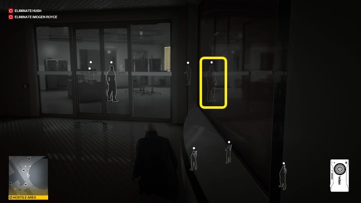 If the man marked in the image above is not standing next to the bodyguard, you will have to wait until he finishes drinking his water and approaches the desk on the left - Hitman 3: CCTV in Chongqing (China) - where it is stored? - End Of An Era - Chongqing - Hitman 3 Guide