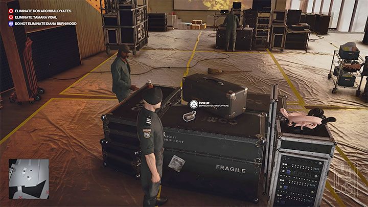 This option involves fatally electrocuting Yates with a microphone - Hitman 3: How to kill Don Archibald Yates? Mendoza, walkthrough, guide - The Farewell - Mendoza - Hitman 3 Guide