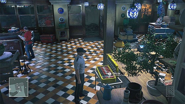 Use crowbar, lockpick or key to open the case - Murdering Dino Bosco | Sapienza: The Icon - Summer Episode - Sapienza: The Icon - Hitman Game Guide