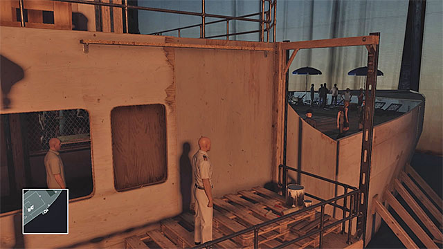 Using the scaffolding is one of the methods of reaching second deck - Yacht infiltration | Freeform Training - Freeform Training - Hitman Game Guide