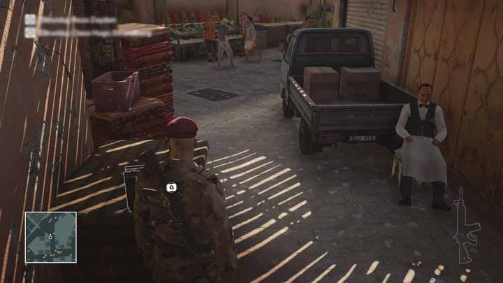 You will wake up the waiter by turning on the radio - then he will go with the plate to Reza. - Murdering Reza Zaydan | Marrakesh - Marrakesh: A Gilded Cage - Hitman Game Guide