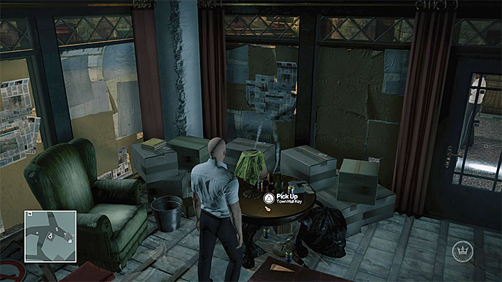 Check out one of the smaller buildings - Disguises and important items | Sapienza: The Icon - Summer Episode - Sapienza: The Icon - Hitman Game Guide