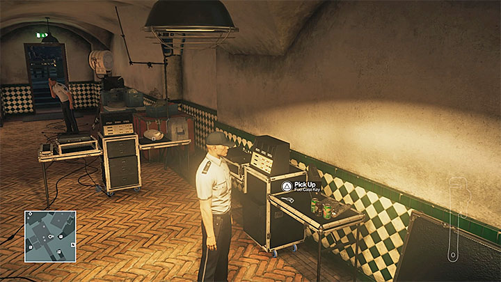 Examine the vicinity of the toilets - Disguises and important items | Sapienza: The Icon - Summer Episode - Sapienza: The Icon - Hitman Game Guide