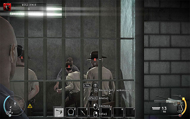 There are policemen bullying one of prisoners - it would be best to walk past them - Prison | 15: Skurkys Law - 15: Skurkys Law - Hitman: Absolution Game Guide