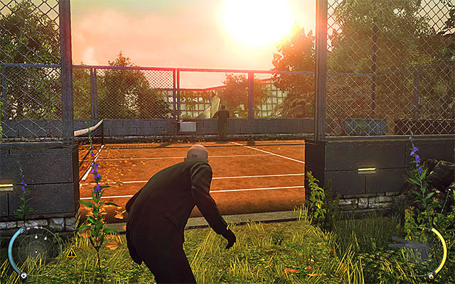 Move forwards, following quite linear path - Gardens | 1: Personal Contract - 1: Personal Contract - Hitman: Absolution Game Guide