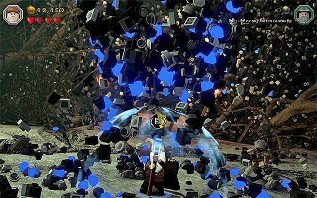 Continue avoiding Saurons attack and wait for the moment in which he tries to pepper your characters with a hail of blue projectiles - Stage 14 (The Necromancer): The battle with Sauron | Walkthrough - Walkthrough - LEGO The Hobbit Game Guide & Walkthrough