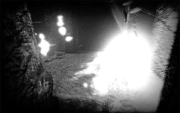 Monster attacks can be avoided by hiding in a small side niches - an example is shown in the images above - Gardens | Layers of Fear 2 walkthrough - Act 3 - Bloody Roots - Layers of Fear 2 Guide