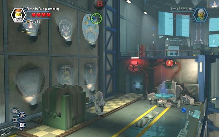 Use the rope to pull the missing bricks out of the wall and build the path - The hangar | Walkthrough - Chapter 7 - LEGO City: Undercover Game Guide