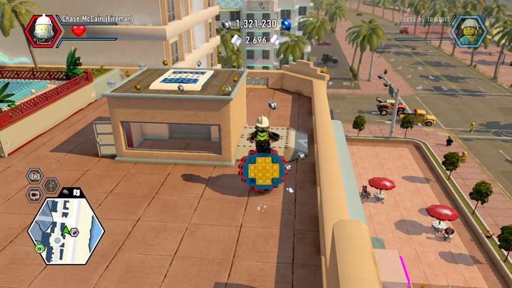 Roll the ball into the opening in the roof edge - Way to the hall | Walkthrough - Chapter 11 - LEGO City: Undercover Game Guide