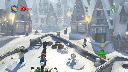 There are two piles of snow in the center, you can dig in them - Harry Potter Years 5-7: Tokens - Hogwarts, part 1 - Tokens - LEGO Harry Potter Years 5-7 Guide