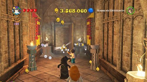 Destroy two banners hanging next to the picture of the Fat lady - Harry Potter Years 5-7: Tokens - Hogwarts, part 1 - Tokens - LEGO Harry Potter Years 5-7 Guide