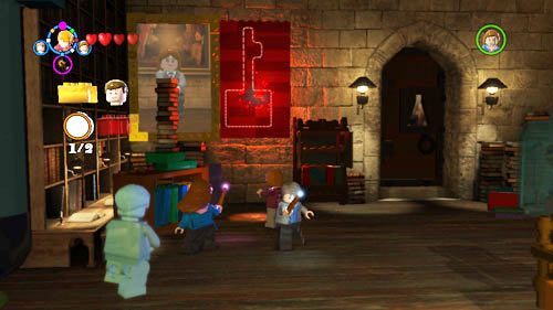 Select a student from the Ravenclaw house and approach the large portrait at the end of the hall - Harry Potter Years 5-7: Tokens - Hogwarts, part 5 - Tokens - LEGO Harry Potter Years 5-7 Guide