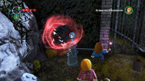 There are vines on both sides of the gate - Harry Potter Years 5-7: Tokens - Camp - Tokens - LEGO Harry Potter Years 5-7 Guide