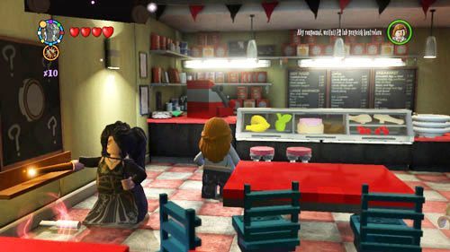 Use chalk to draw on the board on the left - Harry Potter Years 5-7: Tokens - London, part 2 - Tokens - LEGO Harry Potter Years 5-7 Guide