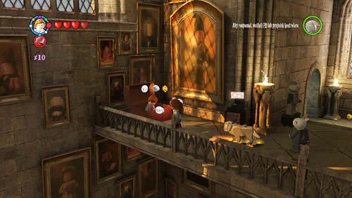 A chest with red lock is next to the newspaper box - Harry Potter Years 5-7: Students in Peril, part 2 - Other collectibles - LEGO Harry Potter Years 5-7 Guide