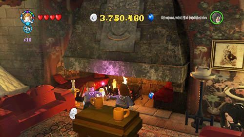 A student surrounded by flames is standing next to the fireplace - Harry Potter Years 5-7: Students in Peril, part 2 - Other collectibles - LEGO Harry Potter Years 5-7 Guide