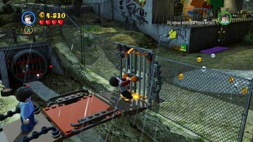 There is another closed gate ahead, reach it and pull the orange handle - Harry Potter Years 5-7: Dark Times, part 1 - Year 5 - LEGO Harry Potter Years 5-7 Guide