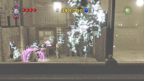 Build a door from scattered bricks and proceed on - Harry Potter Years 5-7: Visiting little Tom Riddle - Year 6 - LEGO Harry Potter Years 5-7 Guide