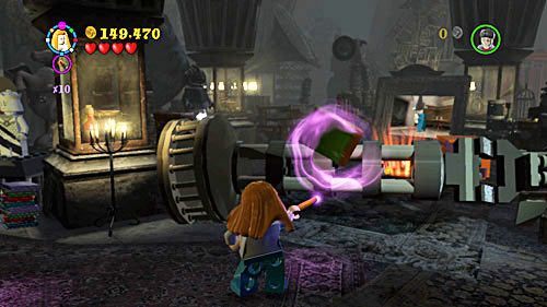 Switch to Ginny and take out a green box from the orange chest - Harry Potter Years 5-7: Love Hurts, part 2 - Year 6 - LEGO Harry Potter Years 5-7 Guide