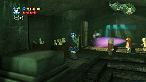 Destroy 3 barrels on your way - Harry Potter Years 5-7: DOBBY! - Year 7 - LEGO Harry Potter Years 5-7 Guide