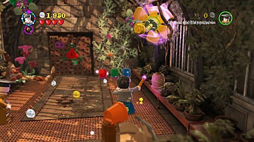 To get the first part of the crest, use your wand to shoot the yellow flowers - Harry Potter Years 5-7: Felix Felicis - secrets, collectibles - Year 6 - LEGO Harry Potter Years 5-7 Guide