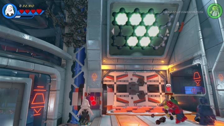 Activate the console and use the directional buttons to point the cursor to the right side - LEGO Marvel 2: Mission 11 - Symbiote surprise Walkthrough - LEGO Marvel 2: Walkthrough - LEGO Marvel Super Heroes 2 Game Guide