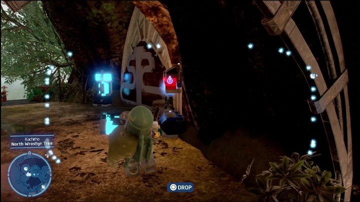 Inside the building there's a huge door blocked by 2 mechanisms - LEGO Skywalker Saga: Kachirho - list of puzzles - LEGO Skywalker Saga: Kashyyyk - LEGO Skywalker Saga Guide