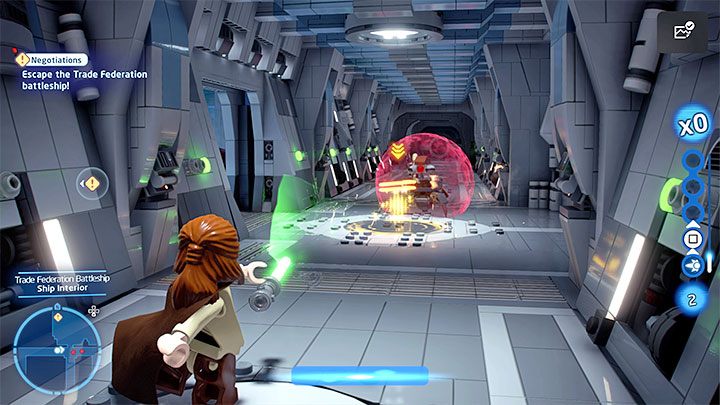 In addition to regular droids you'll also encounter droids surrounded with forcefields - LEGO Skywalker Saga: A Bigger Fish - walkthrough - LEGO Skywalker Saga: Episode 1 - The Phantom Menace - LEGO Skywalker Saga Guide