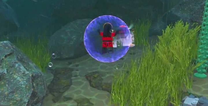 A chest under water. - Tourist District | LEGO The Incredibles - Maps of challenges and golden bricks - LEGO The Incredibles Game Guide