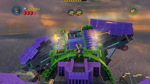Now aim at three silver bricks on the left robots shoulder-blade (picture) - Down to Earth | Walkthrough - Walkthrough - LEGO Batman 2: DC Super Heroes Game Guide & Walkthrough