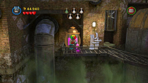 Now move to the left and take another sample of chemicals (pictures) - Chemical Crisis | Walkthrough - Walkthrough - LEGO Batman 2: DC Super Heroes Game Guide & Walkthrough